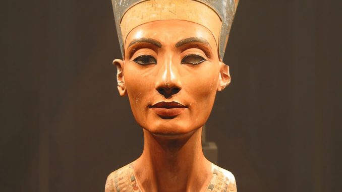 Nefertiti Bust: What is it and where can you see it? | Facts in Brief